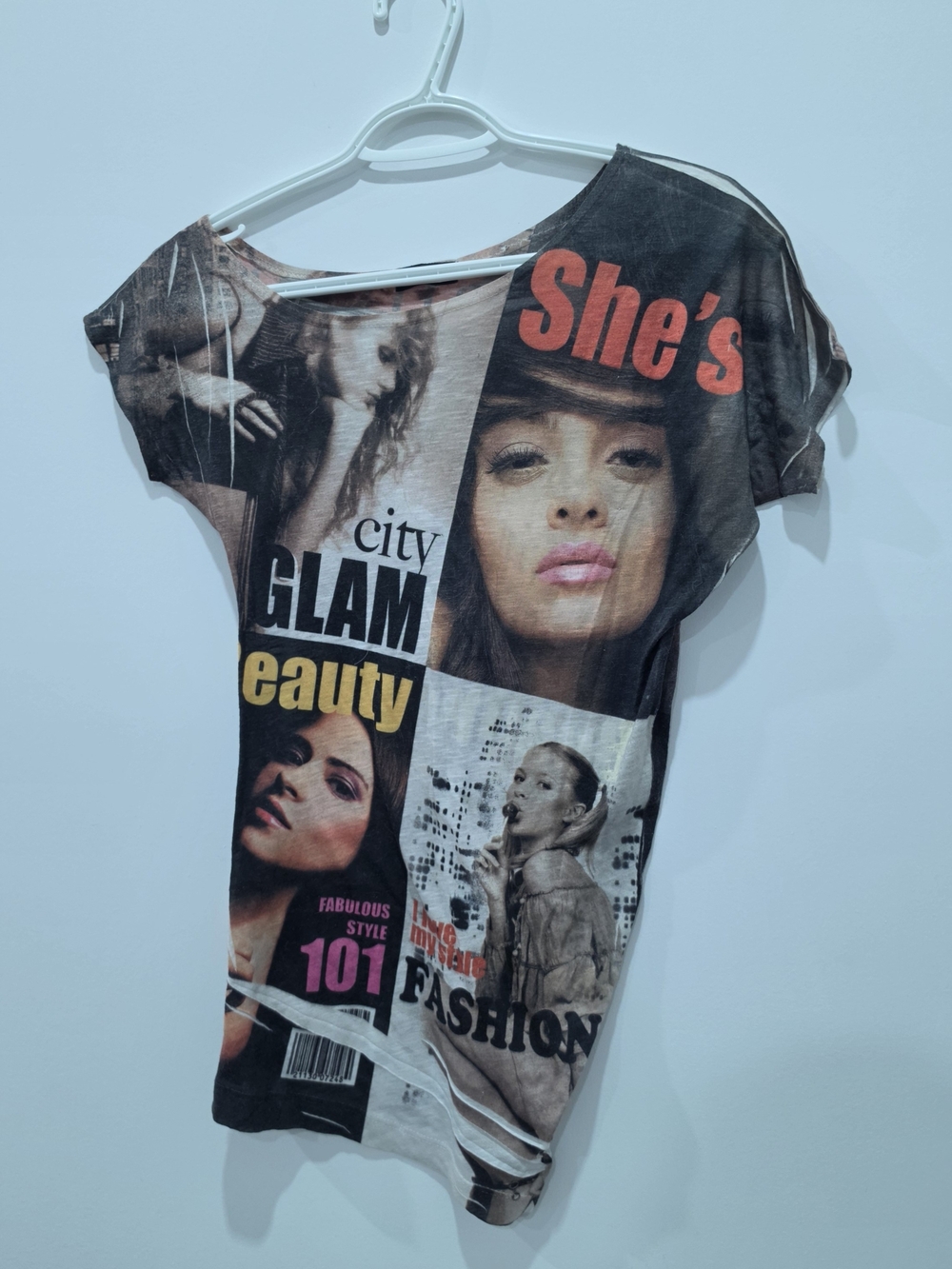 Y2K Magazine-Print Short Sleeve Off 1 Shoulder Women’s Tee in Multicolor